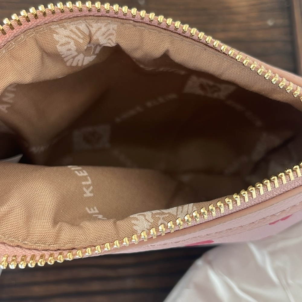 NWT Anne Klein Pink Heart Pattern Wristlet - Picture 4 of 6